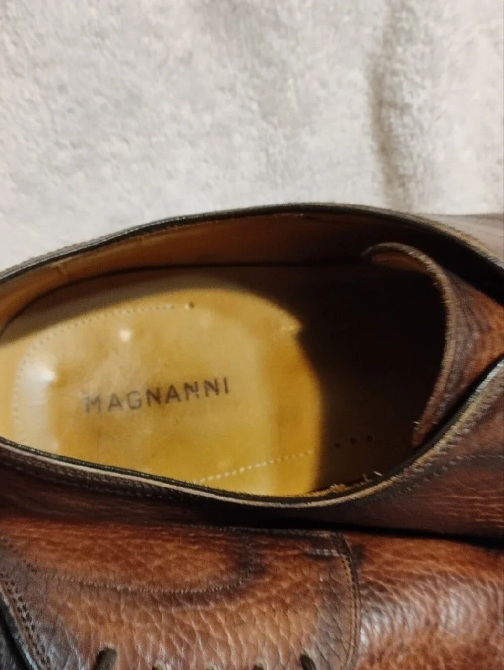 Magnanni refined leather